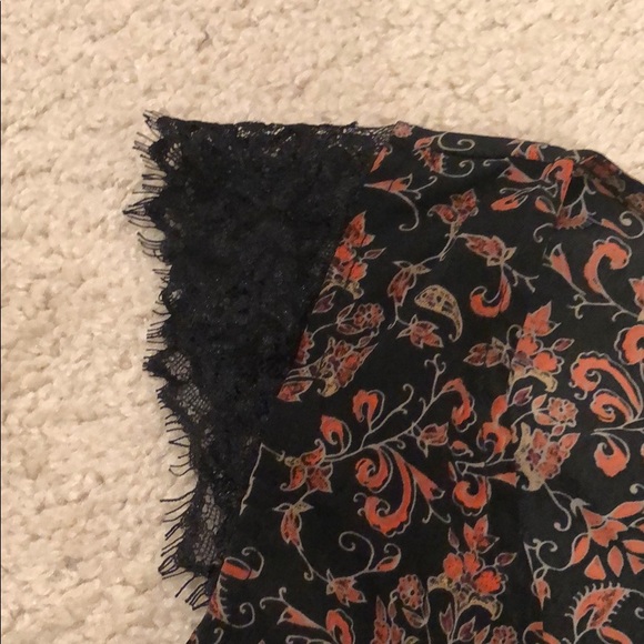 Kimchi Blue XS Floral Romper Like New - Picture 3 of 4